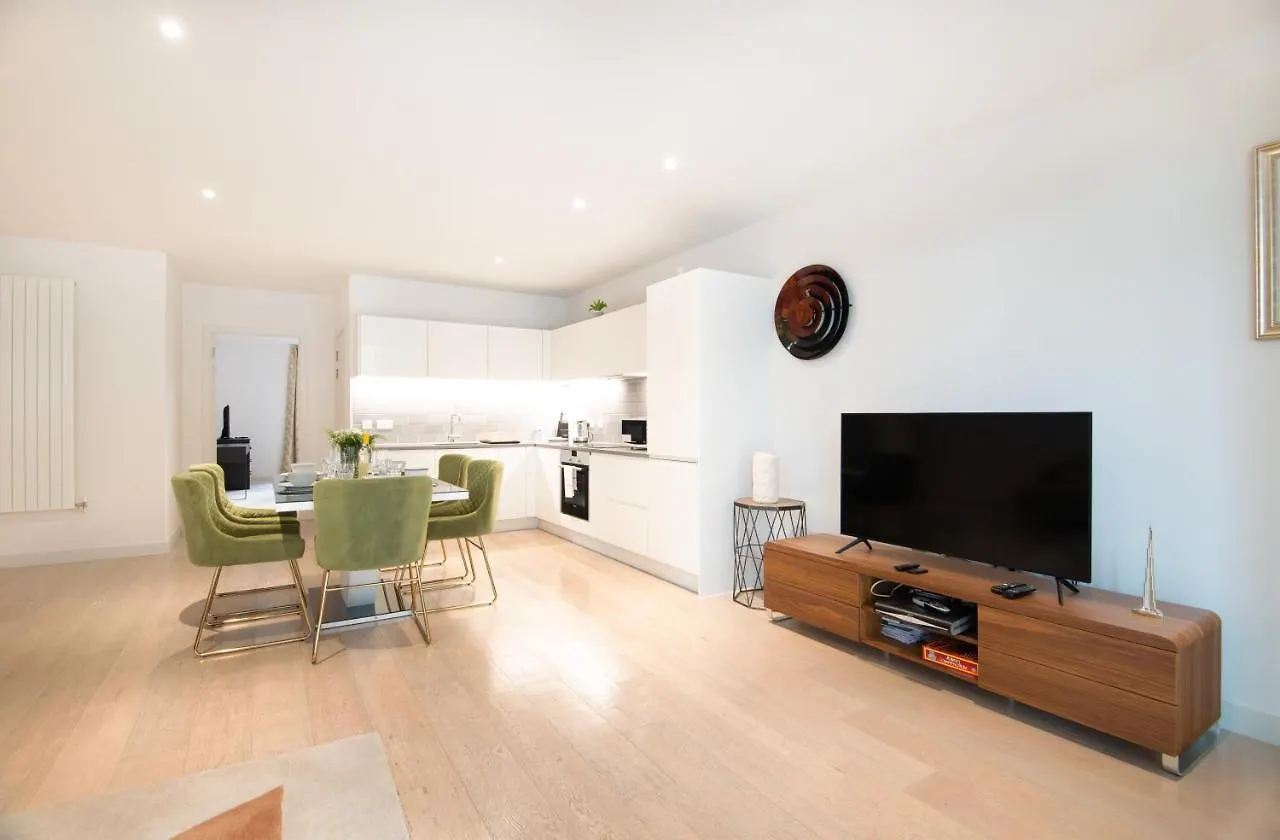 Austin David Apartments Royal Wharf London